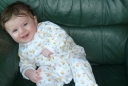 יובל בן 4 חודשים בודק את איכות העור של האמריקן קומפורט